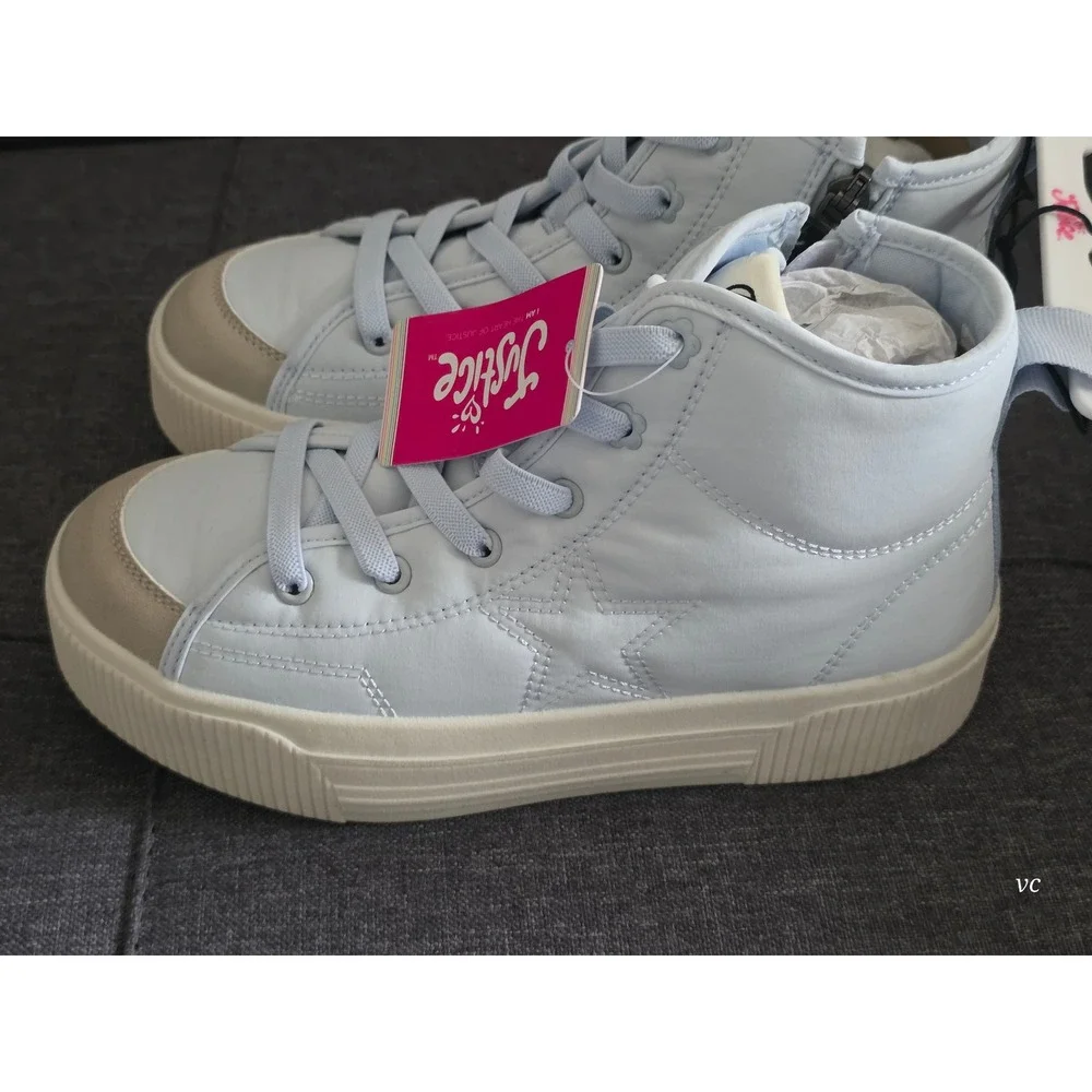 itle NWT Justice Girls Light Blue High Top Sneakers  Size 3  Side Zip